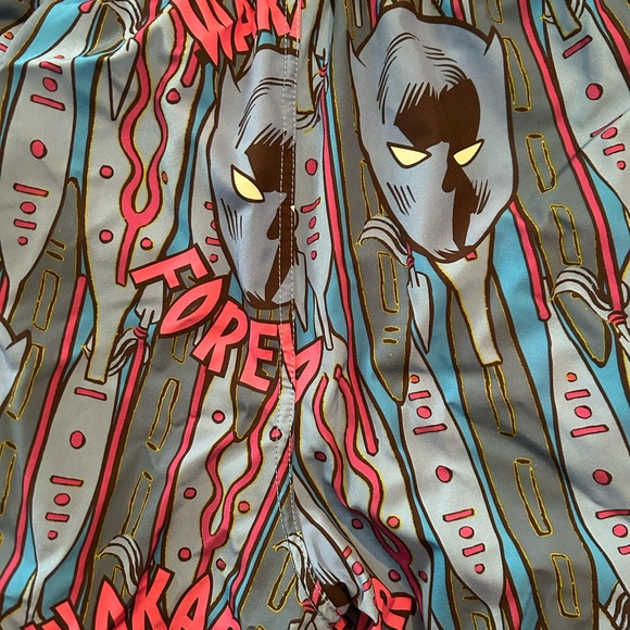 Men’s Marvel Size Large Swim Trunks - Picture 3 of 16